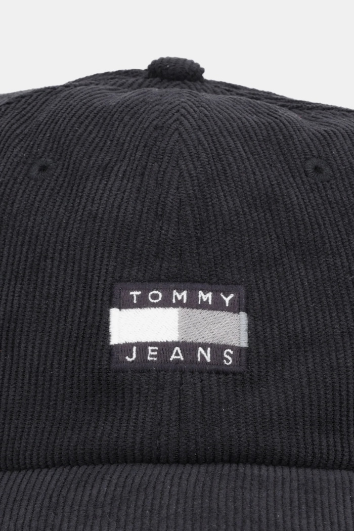 Samtana kapa sa šiltom Tommy Jeans AM0AM13667 crna AW25