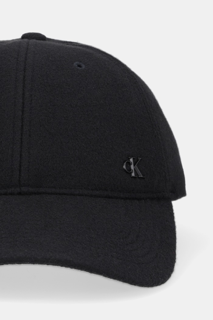 Kapa sa šiltom Calvin Klein LV04D5054G crna SS26