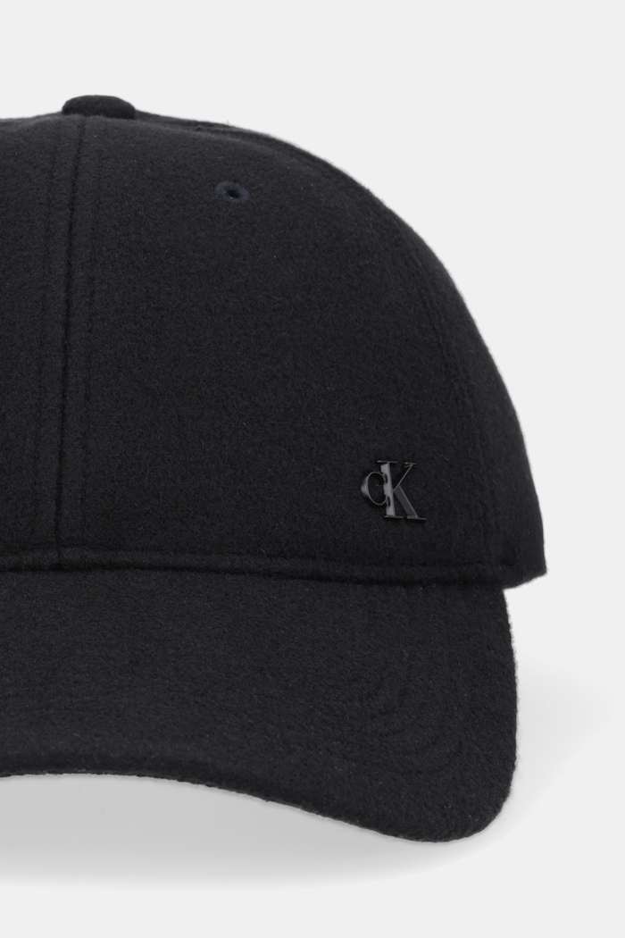 Kapa sa šiltom Calvin Klein LV04D5054G crna SS26