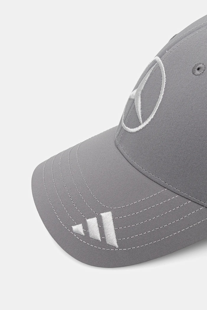 Šiltovka adidas x Mercedes JZ9405 sivá AW25