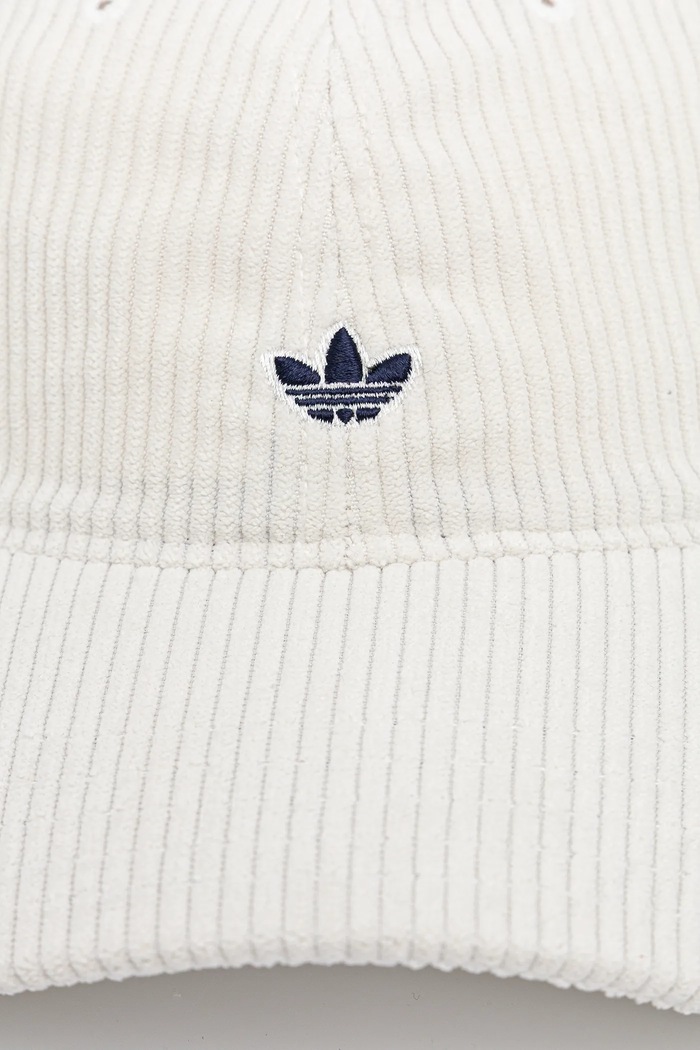 adidas Originals czapka z daszkiem sztruksowa JW8019 biały AW25
