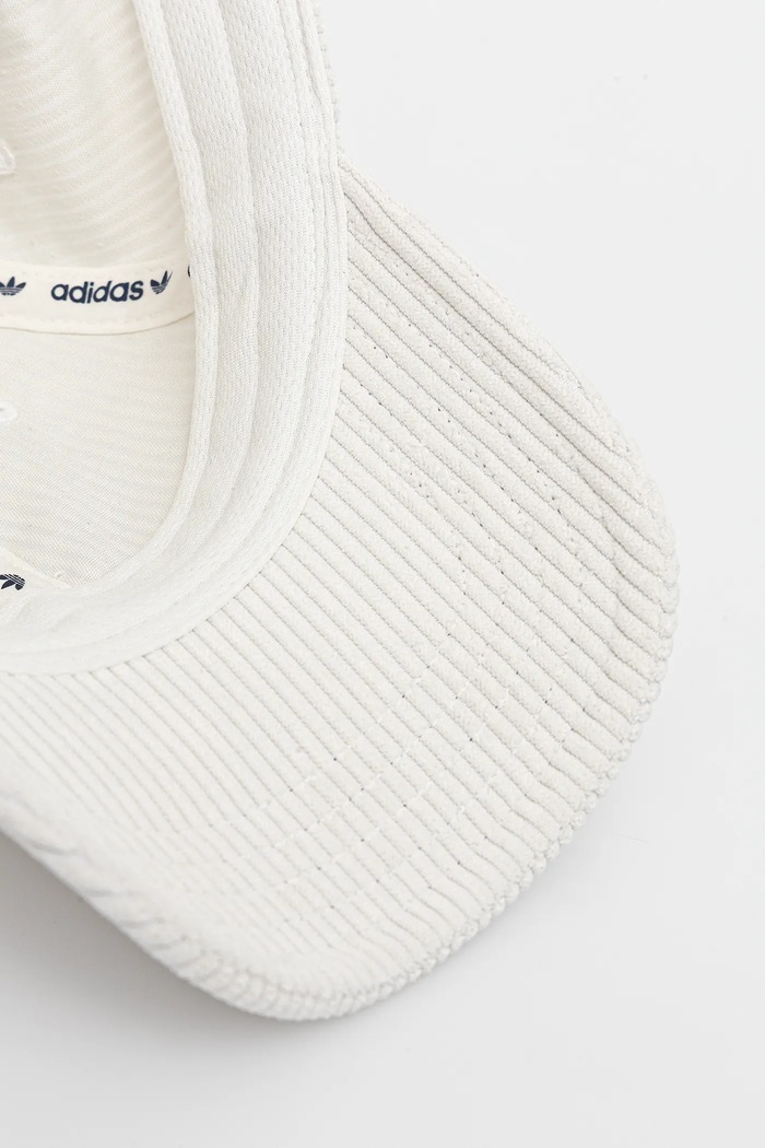 adidas Originals czapka z daszkiem sztruksowa biały JW8019