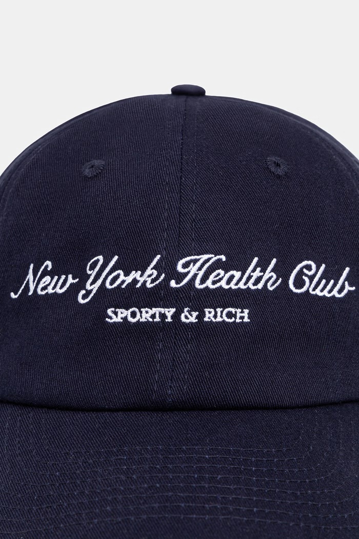 Pamučna kapa sa šiltom Sporty & Rich NY Health Club AC07966043BL106 mornarsko plava AW25
