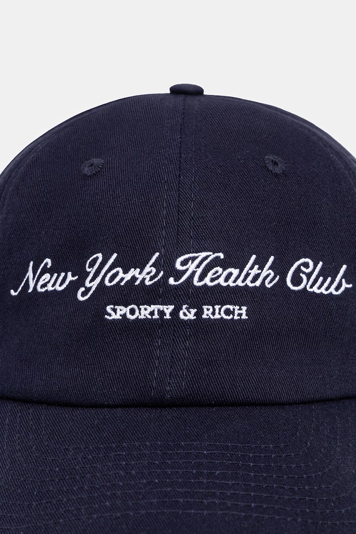Pamučna kapa sa šiltom Sporty & Rich NY Health Club AC07966043BL106 mornarsko plava AW25
