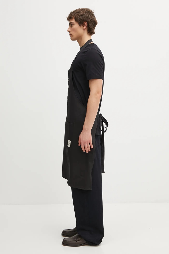 Хлопковый фартук Café Kitsuné Coffee Cup Apron CKMU08202WW0111 чёрный AW25