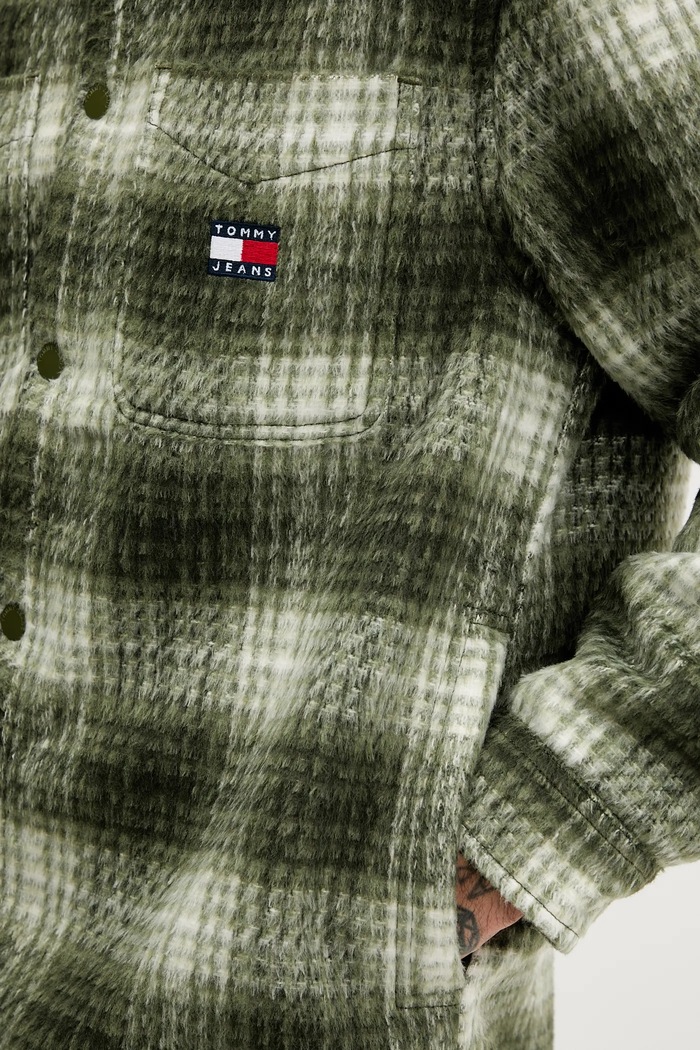 Tommy Jeans geacă cu aspect de cămașă DM0DM22010 verde