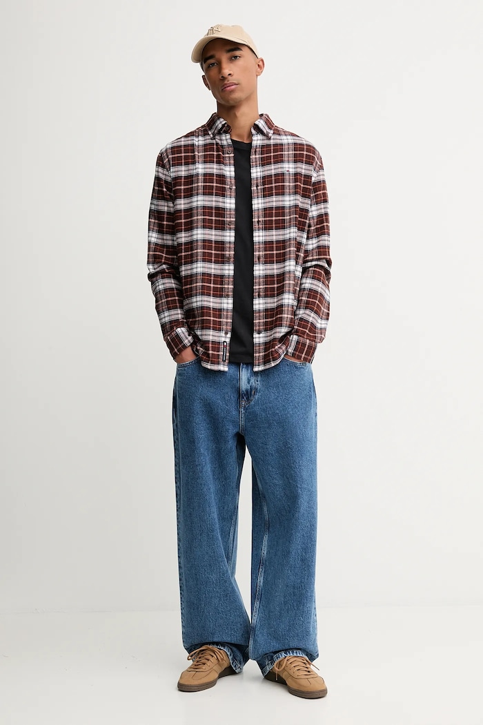 Βαμβακερό πουκάμισο Tommy Jeans DM0DM22024 καφέ AW25