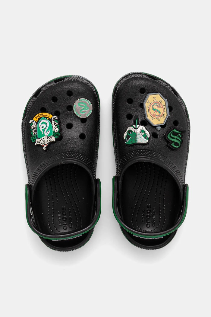 Παιδικές παντόφλες Crocs CROCS CLASSIC SLYTHERIN CLOG 210542.CROCS.CLASSIC.SL μαύρο AW25