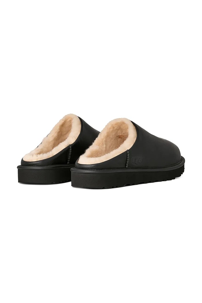 Обувки UGG Кожени чехли UGG Classic Slip-On Noir 1172270.BLK черен