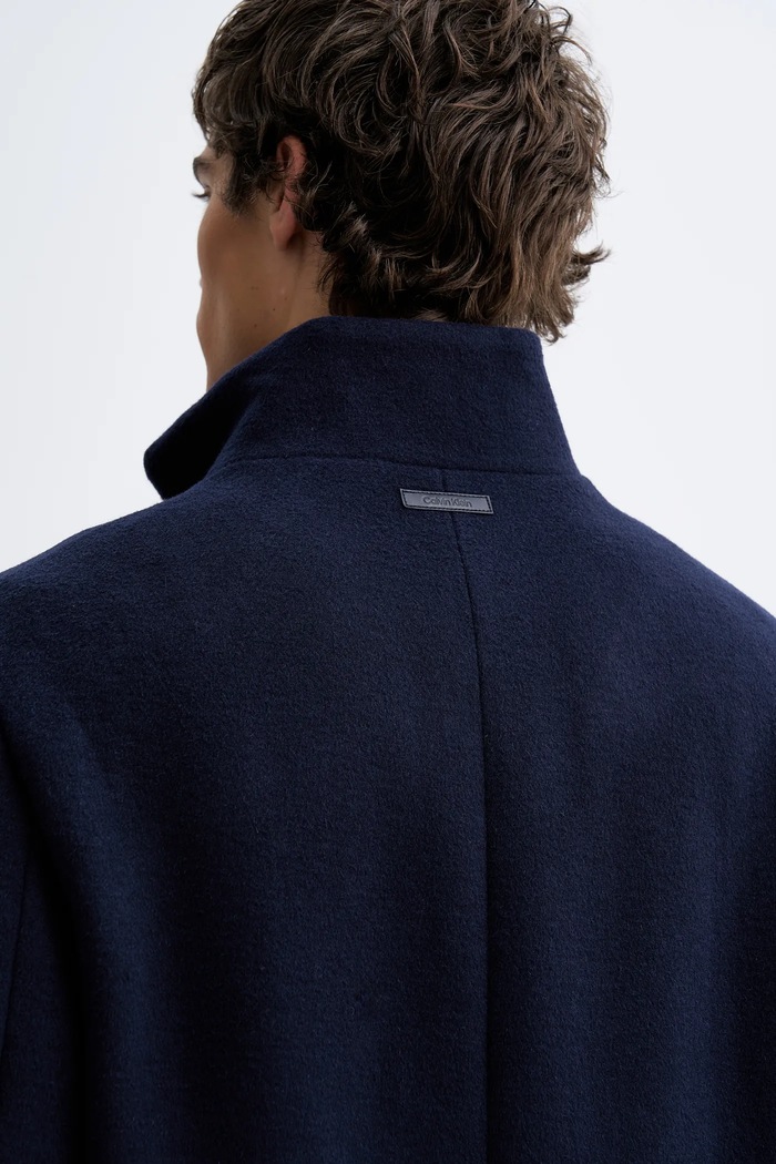 Kabát s příměsí vlny Calvin Klein LV04LD457G námořnická modř