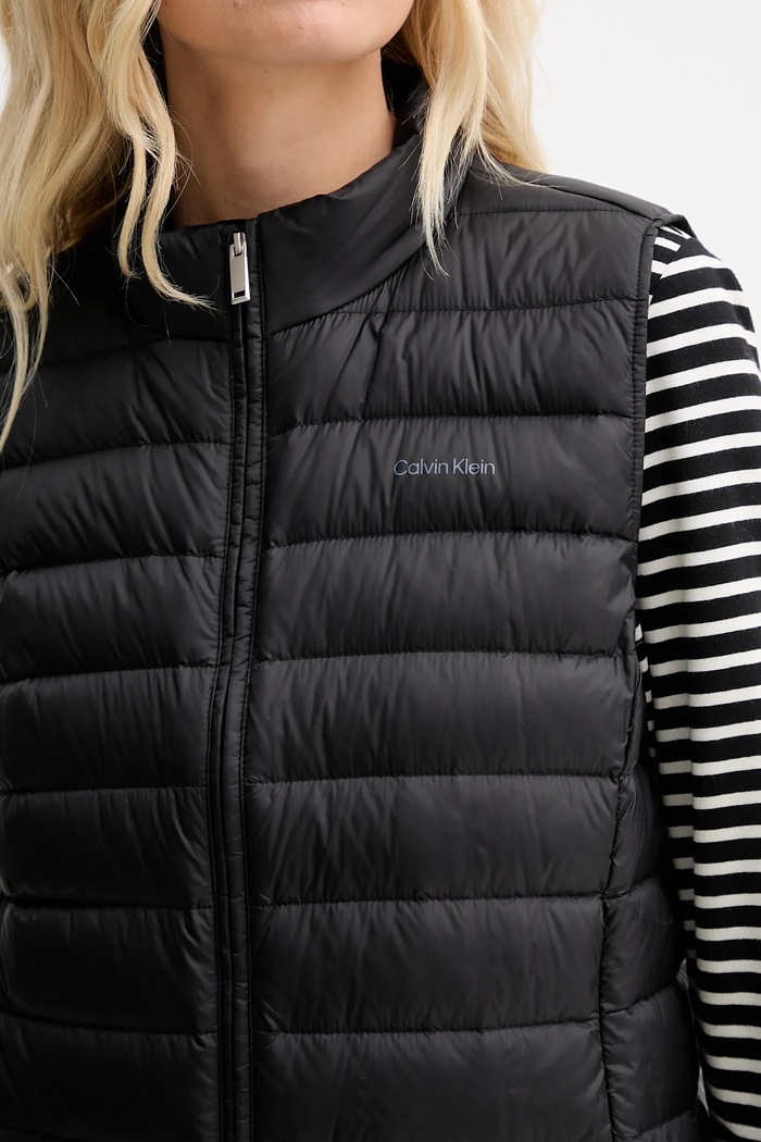 Péřová vesta Calvin Klein LV044C529G černá