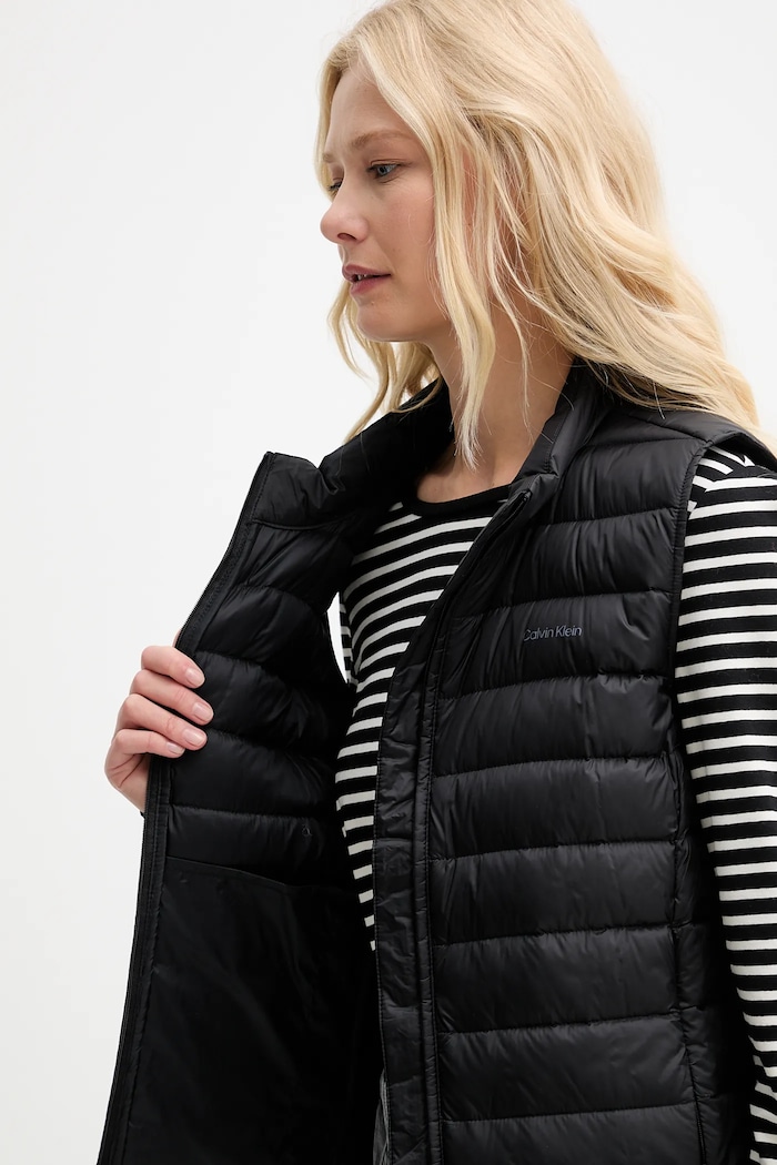 Péřová vesta Calvin Klein LV044C529G