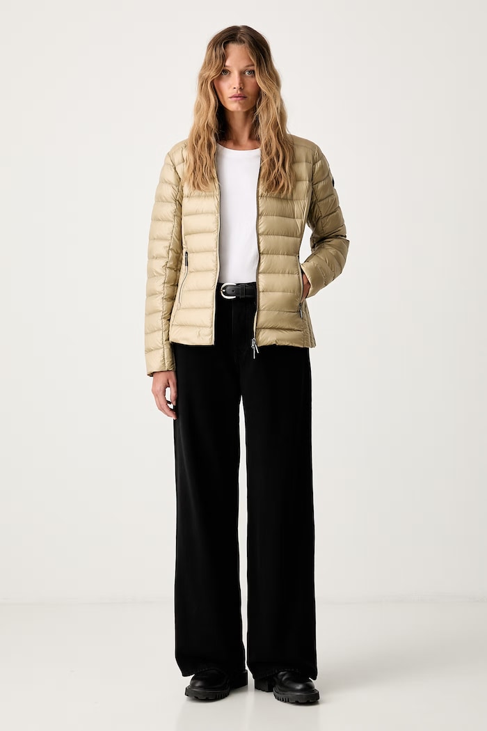 Armani Exchange пухова куртка жіноча XW001920.AF18757 бежевий SS26