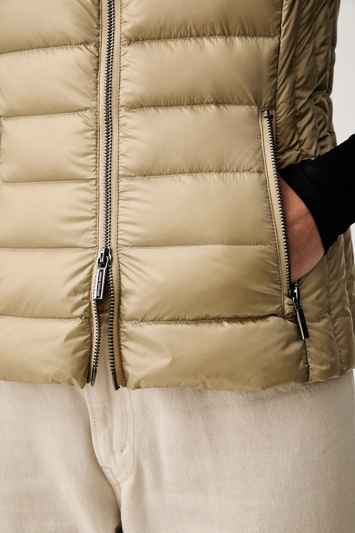 Armani Exchange безрукавка жіноча XW001921.AF18757 бежевий