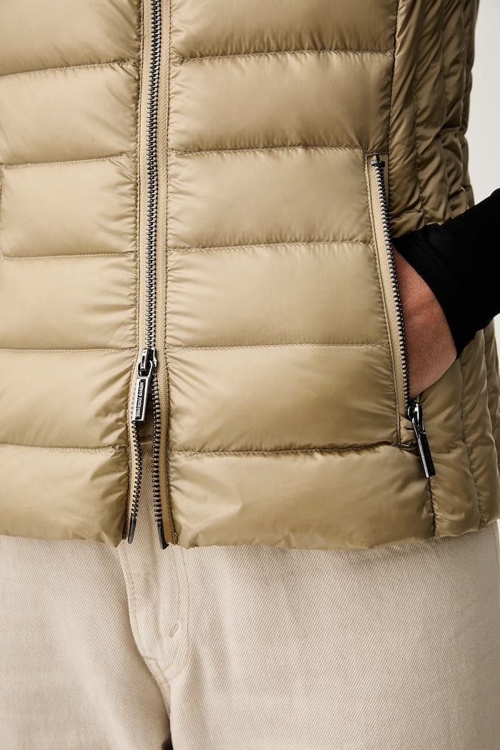 Armani Exchange безрукавка жіноча XW001921.AF18757 бежевий
