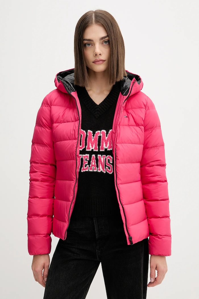 Páperová bunda Tommy Jeans ružová DW0DW21617