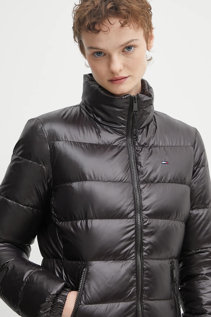 Tommy Jeans pehelydzseki fekete DW0DW21618