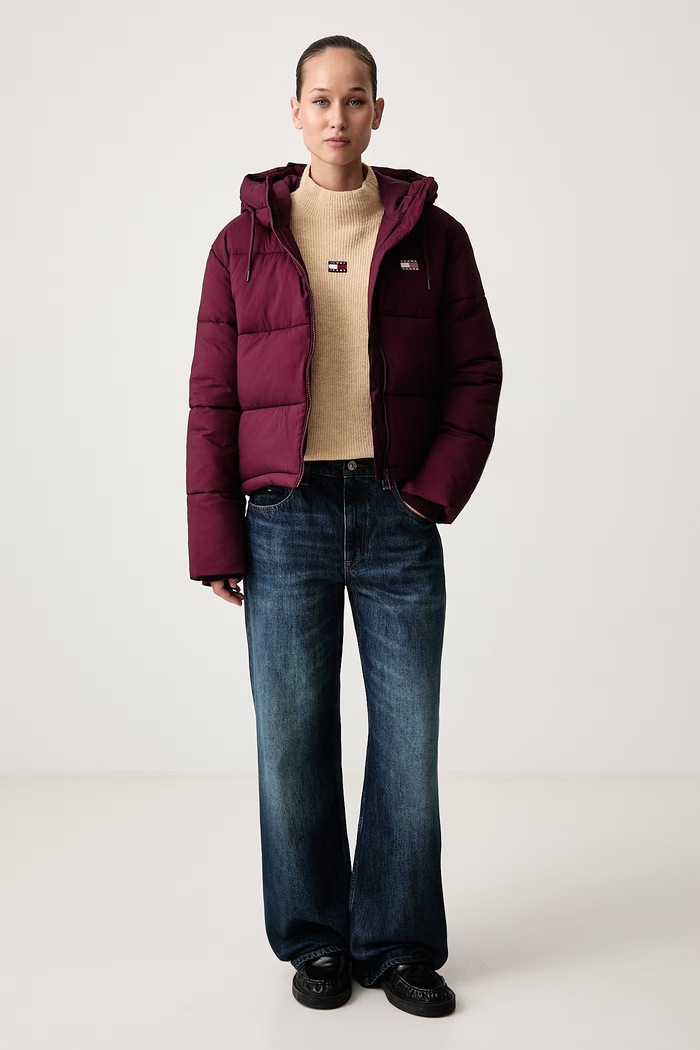 Tommy Jeans Prošivena jakna za žene DW0DW21625 bordo AW25
