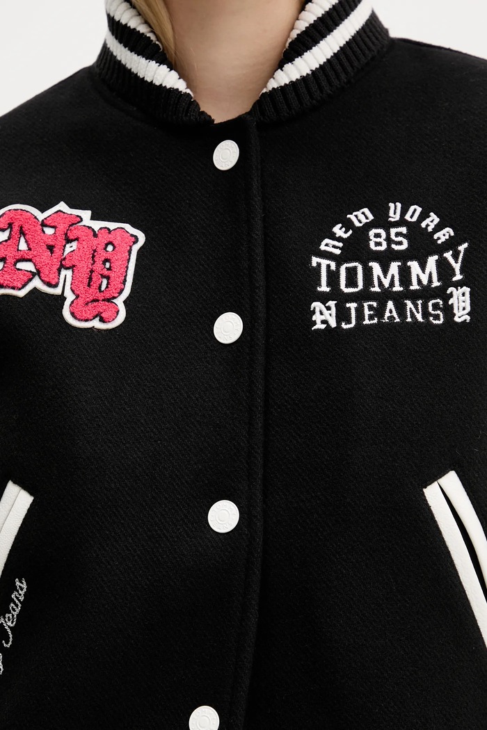 Vlnená bomber bunda Tommy Jeans DW0DW21628 čierna