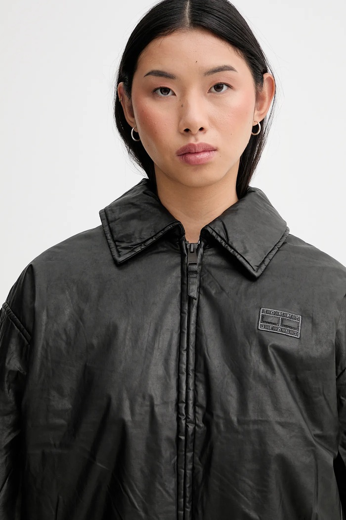 Tommy Jeans rövid kabát DW0DW21671 fekete
