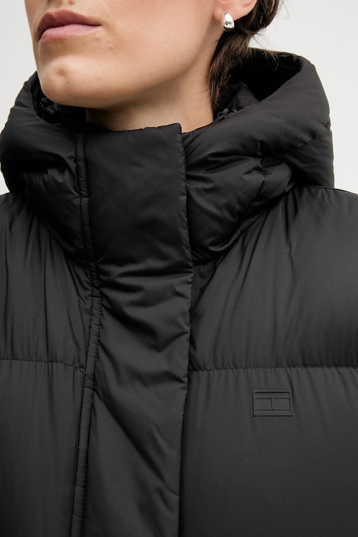 Péřová bunda Tommy Hilfiger WW0WW46536 černá