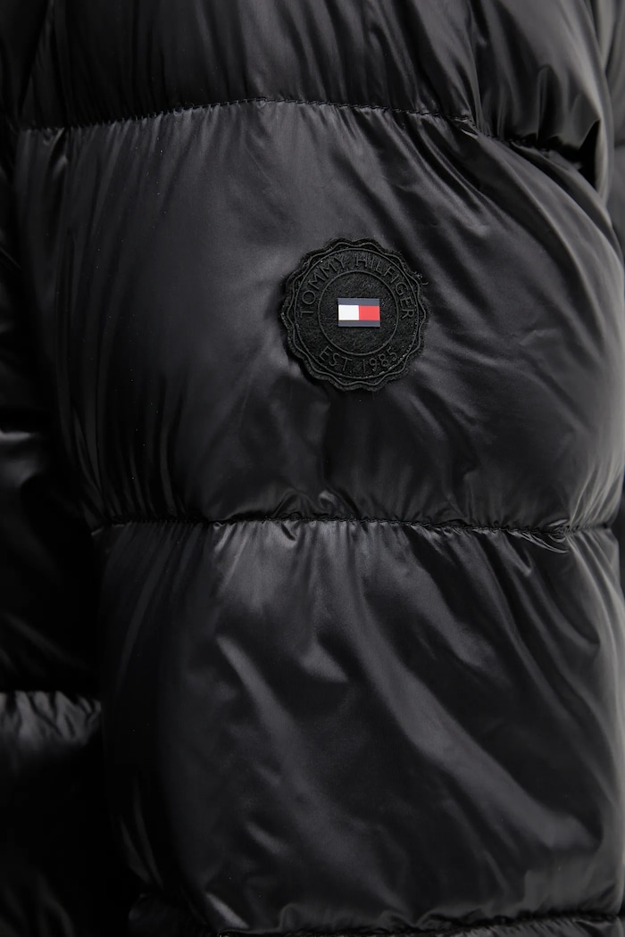 Páperová bunda Tommy Hilfiger WW0WW47355 čierna
