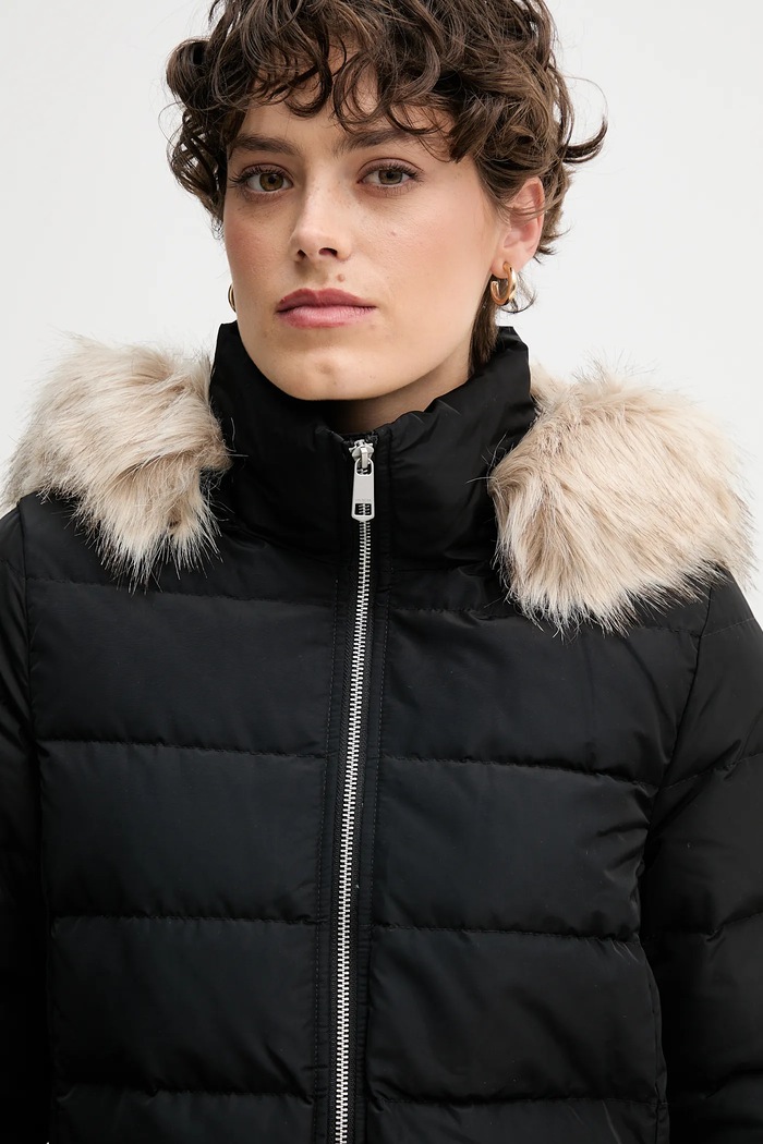 Páperová bunda Tommy Hilfiger čierna WW0WW47540