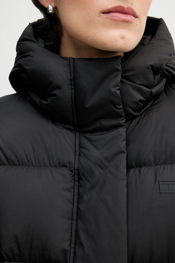 Péřová bunda Tommy Hilfiger WW0WW45739 černá