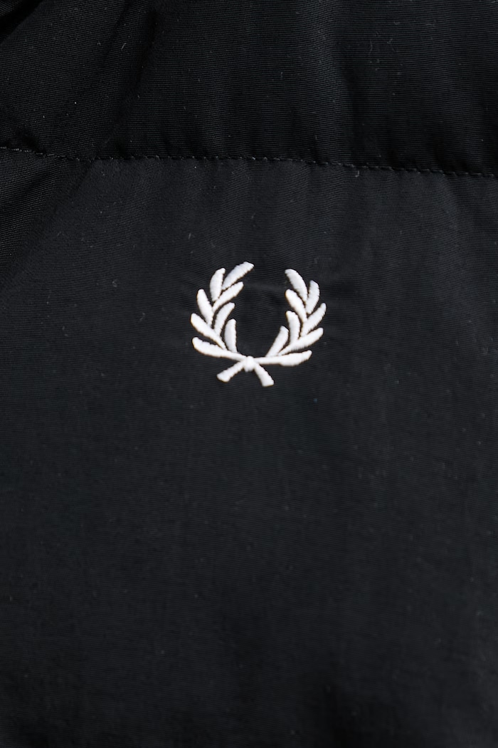 Fred Perry puhovka ženska J1118 črna