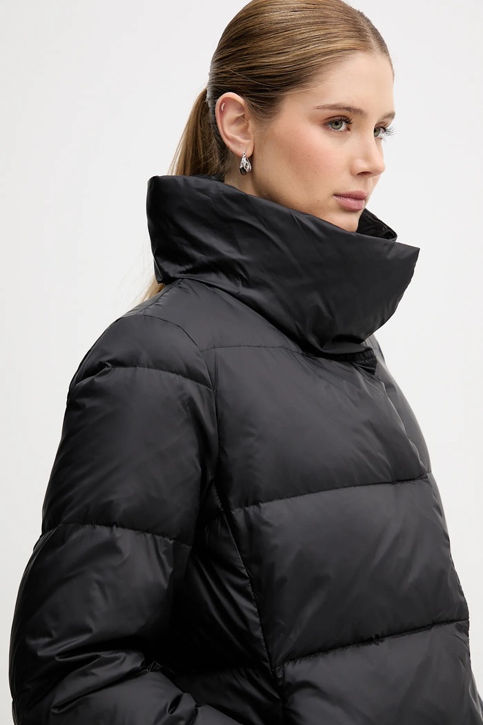 Péřová bunda United Colors of Benetton černá 2NIWDN08X