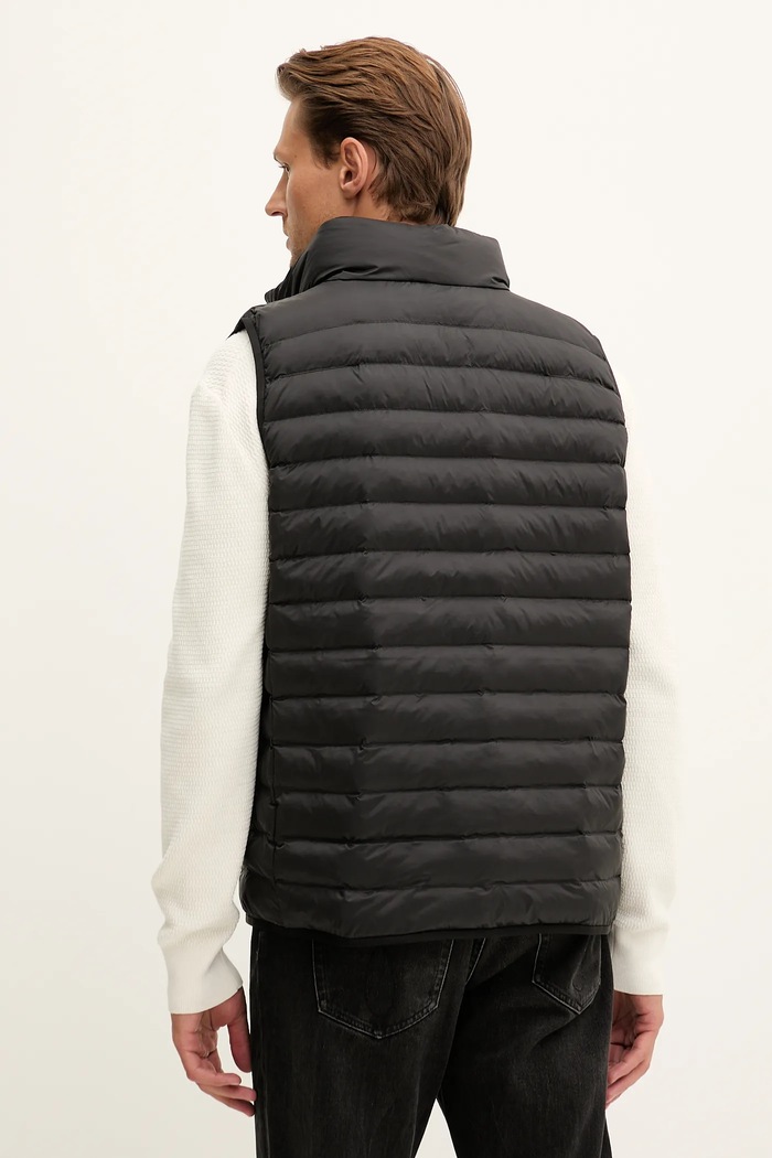 Oblečenie Vesta Calvin Klein LV04LC509G čierna