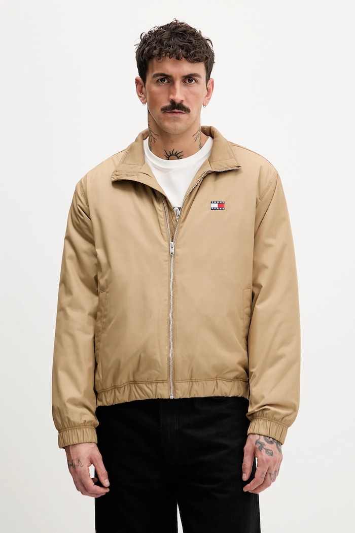 Bunda Tommy Jeans jemné zateplenie hnedá DM0DM21936