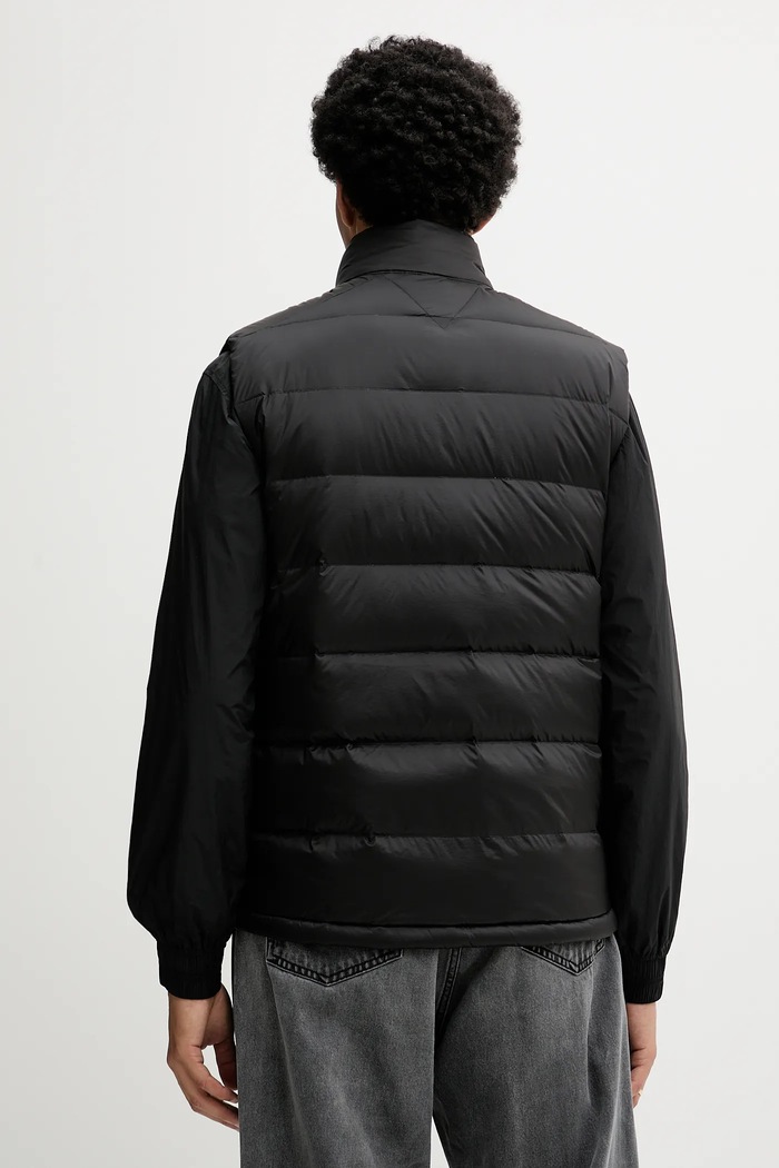 Odzież Tommy Jeans bezrękawnik puchowy DM0DM21777 czarny