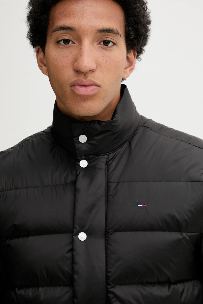 Tommy Jeans bezrękawnik puchowy czarny DM0DM21777
