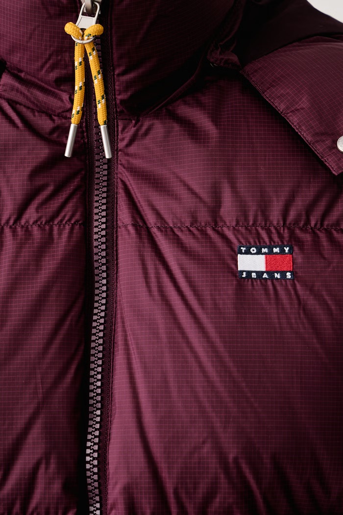 Péřová bunda pánská Tommy Jeans DM0DM22036 burgundské