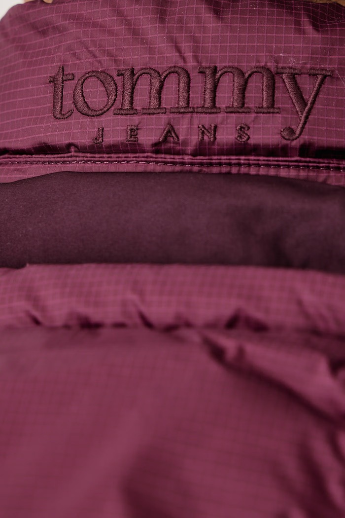 Péřová bunda pánská Tommy Jeans burgundské DM0DM22036