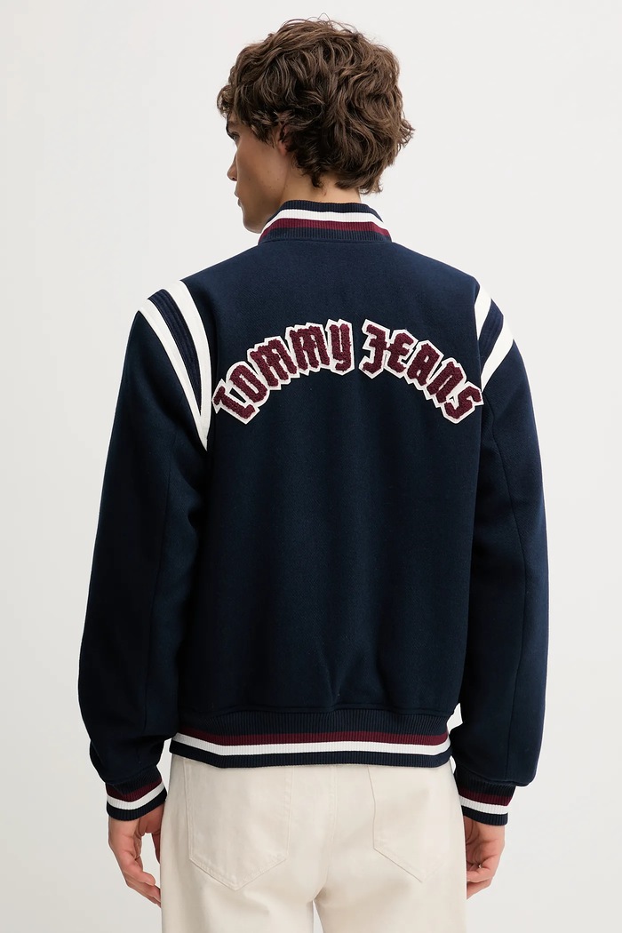 Oblečenie Bunda Tommy Jeans DM0DM22043 tmavomodrá