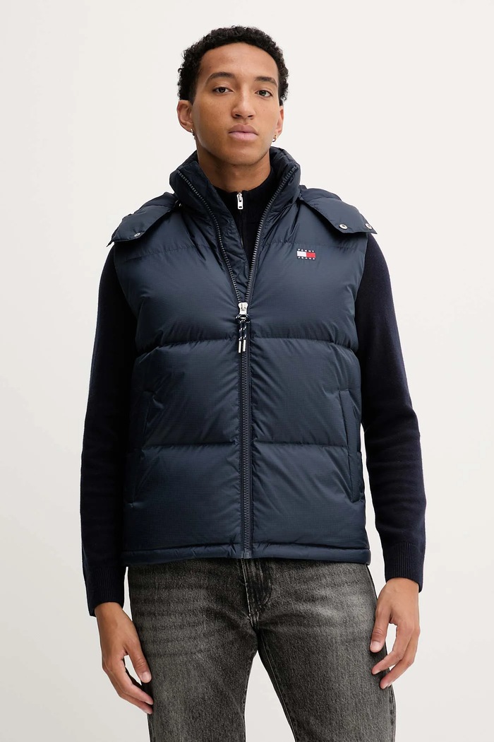 Páperová vesta Tommy Jeans zateplené tmavomodrá DM0DM22068