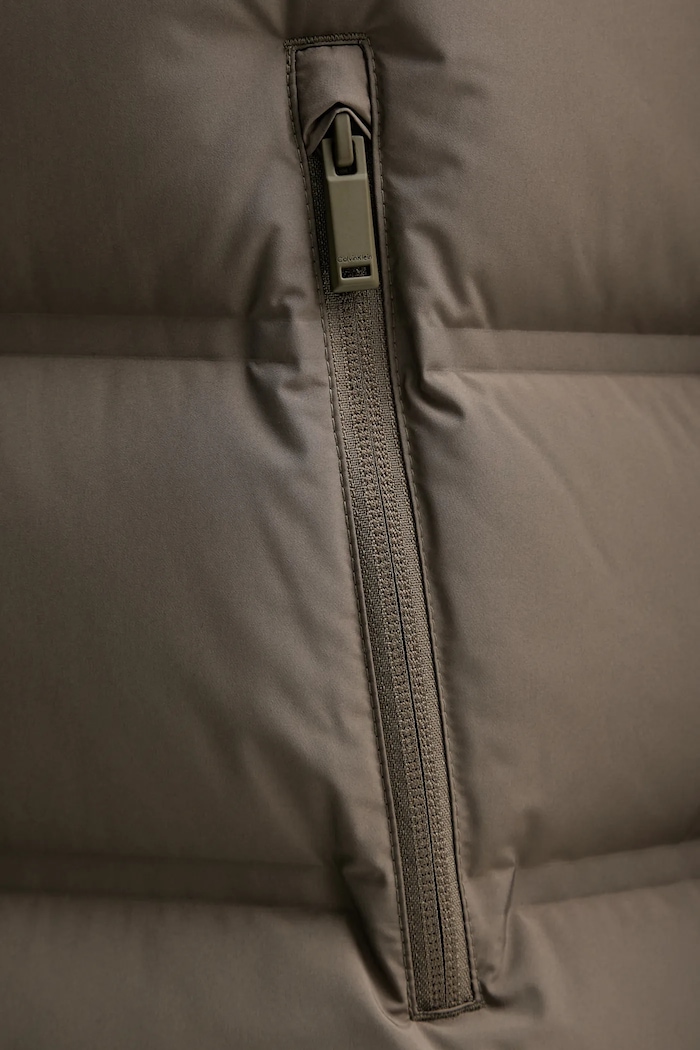Páperová bunda Calvin Klein LV04LD516G hnedá