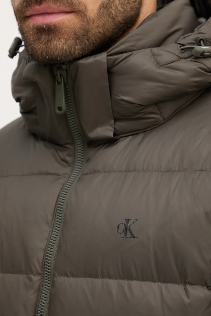 Páperová bunda Calvin Klein Jeans LV04RC518G hnedá
