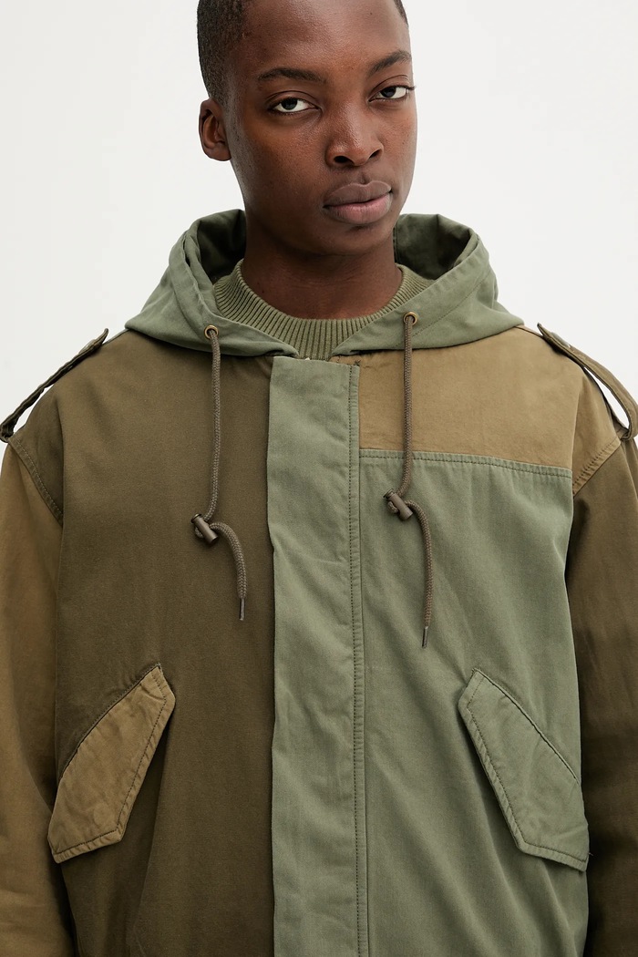Desigual jachetă de bumbac MILITARY PATCHES verde 25WMEW05
