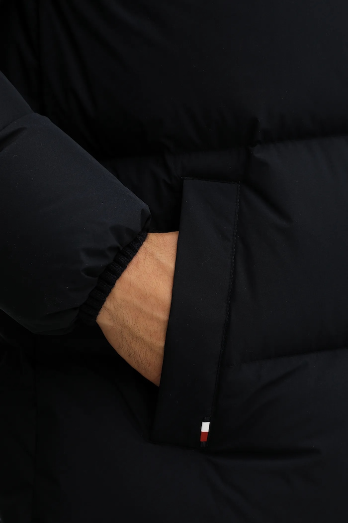 Péřová bunda Tommy Hilfiger MW0MW40628 námořnická modř