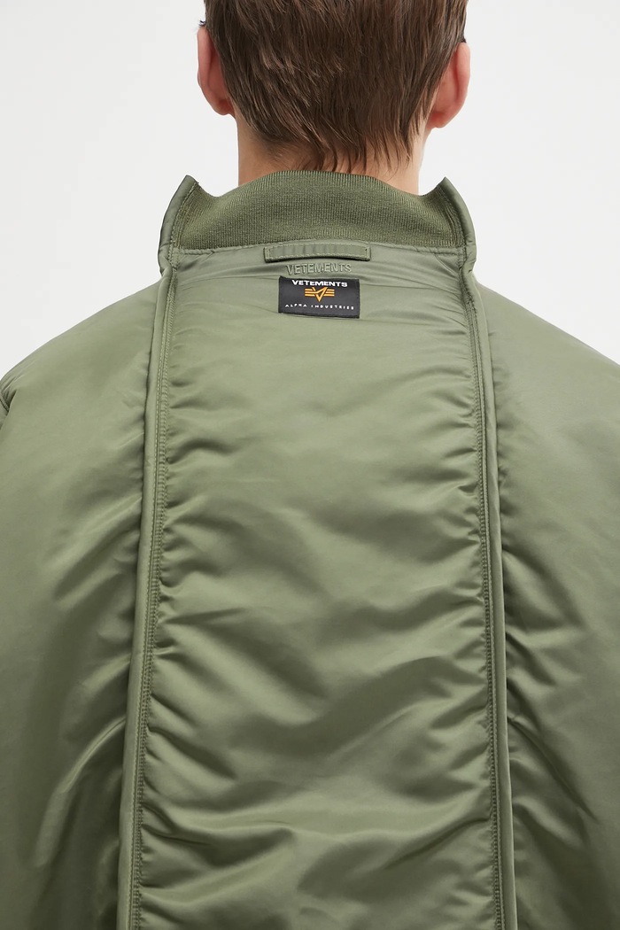 Obojstranná bunda bomber VETEMENTS x Alpha Industries Cut-Up Bomber UH76BO450GO