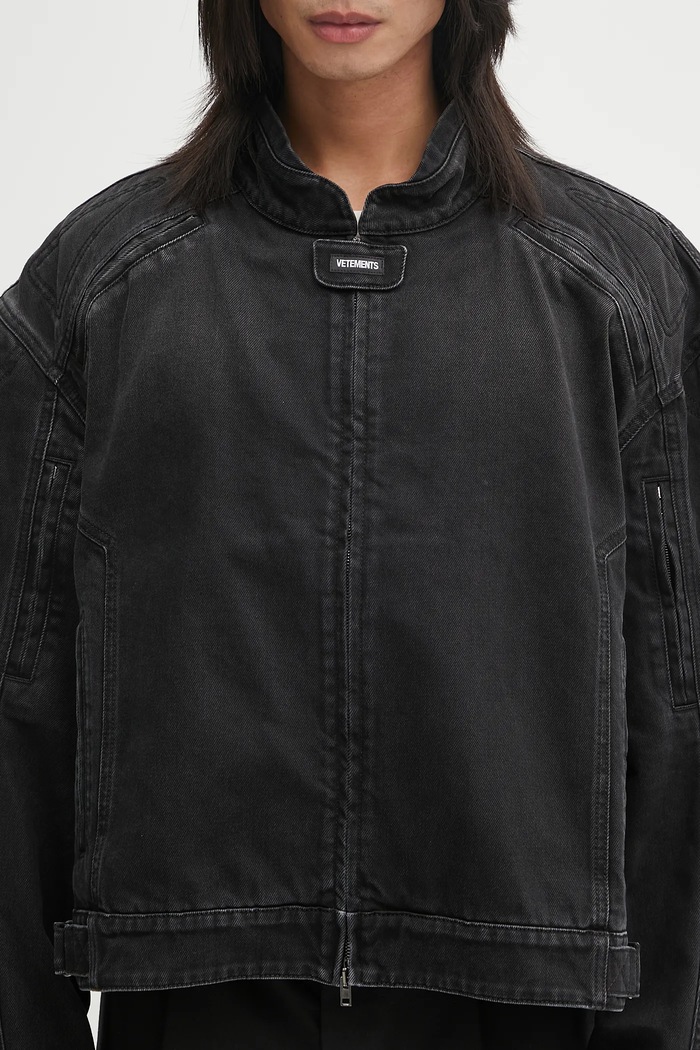 Rifľová bunda VETEMENTS Racing Denim čierna UH76DJ900B2