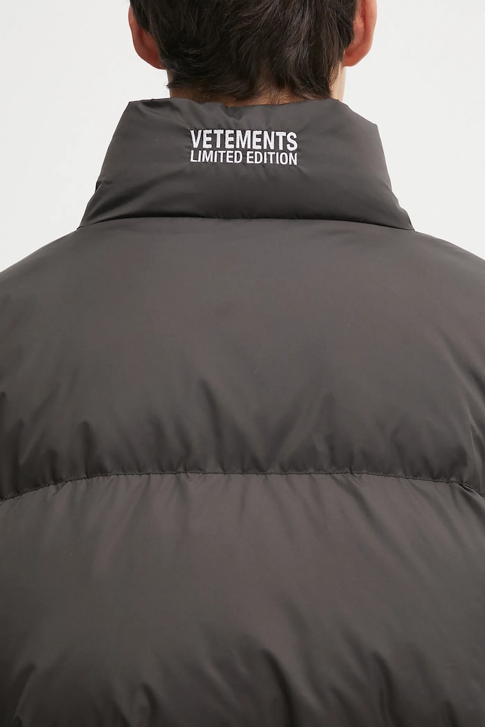 VETEMENTS kurtka puchowa Iconic Boxy Puffer UH76PU200BW czarny