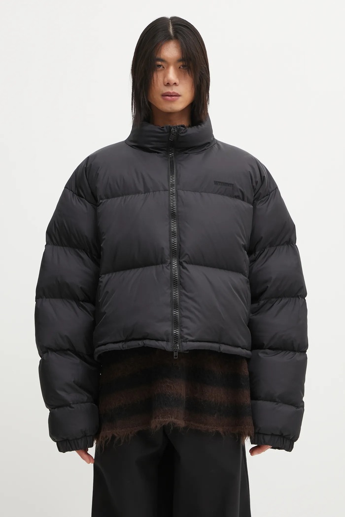 VETEMENTS piumino Double Logo Boxy Puffer isolamento in piuma nero UH76PU220BB