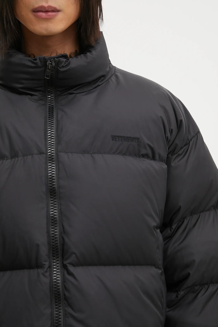 VETEMENTS piumino Double Logo Boxy Puffer nero UH76PU220BB