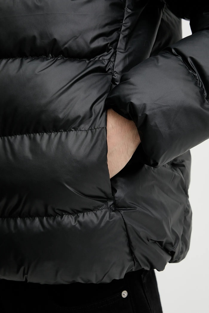 adidas rövid kabát Essentials Climawarm JV7718 fekete