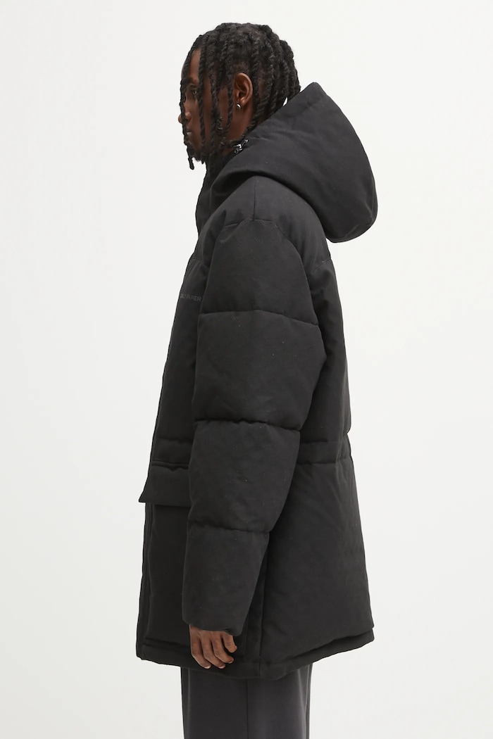 Daily Paper rövid kabát Oba Monogram Puffer 2521155 fekete AW25