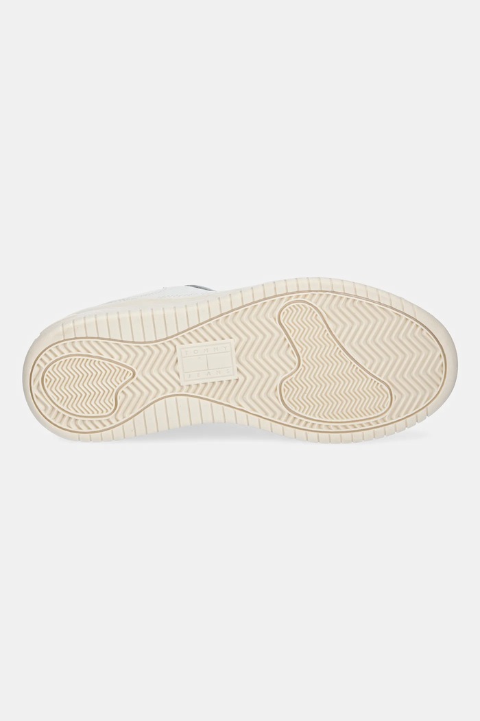 Kožené tenisky Tommy Jeans TJW RETRO BASKET FLATFORM EN0EN02840 bílá